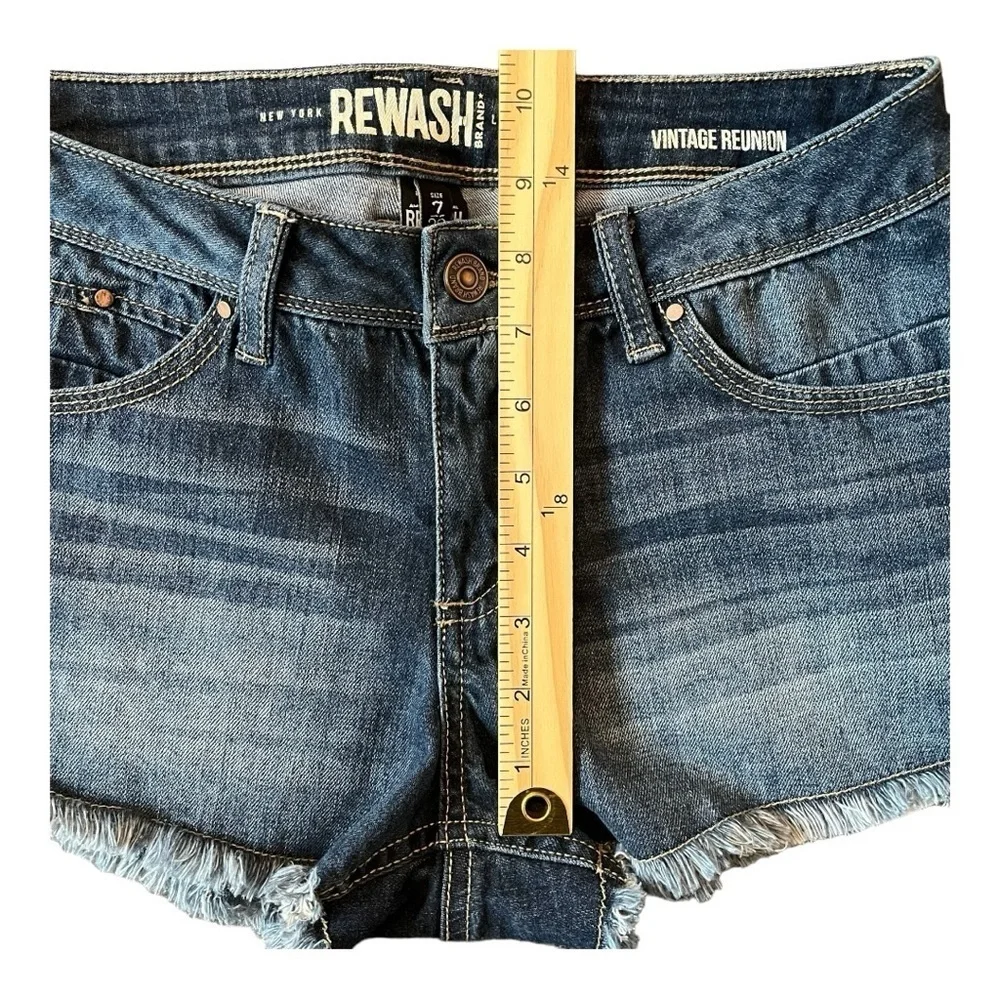 Rewash Women's Vintage Reunion Fringe Hem Medium Wash Jean Shorts